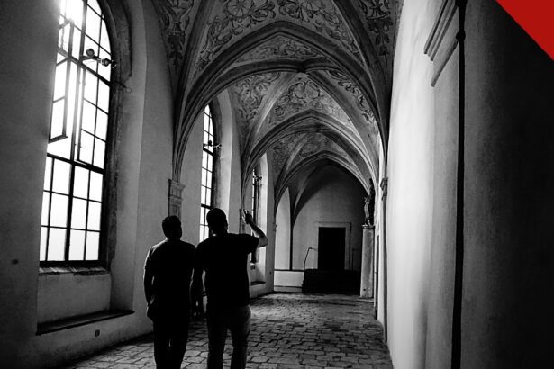 freiras beneditinas enfrentam prazo de 1 milhão de dólares, e a imagem mostra os claustros de uma abadia beneditina histórica na Polônia, em foto de arquivo