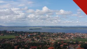cinco muçulmanos são condenados por matar evangelistas em Uganda, e a imagem mostra o Lago Vitória visto de Kampala, em Uganda, região do ataque de 2024 contra os evangelistas em Namayingo