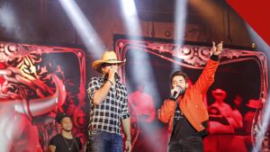 Biah Rodrigues fala da crise no casamento com o cantor Sorocaba, e a imagem mostra a dupla Fernando e Sorocaba durante um show sertanejo, em foto de arquivo
