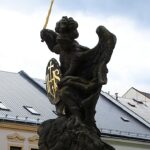 Santarém se consagra a São Miguel Arcanjo, e a imagem mostra uma estátua de São Miguel Arcanjo com espada, em foto de arquivo do arcanjo celebrado na cerimônia