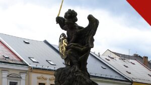 Santarém se consagra a São Miguel Arcanjo, e a imagem mostra uma estátua de São Miguel Arcanjo com espada, em foto de arquivo do arcanjo celebrado na cerimônia