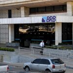 ex-presidente do BRB atribui ordem a Ibaneis, e a imagem mostra o edifício sede do Banco de Brasília, o BRB, instituição no centro das investigações sobre o negócio com o Banco Master