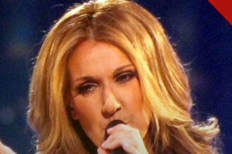 Céline Dion arrecada 125 milhões de dólares em Paris em sua residência de retorno aos palcos, e a imagem mostra a cantora canadense cantando com microfone em concerto, em foto de arquivo