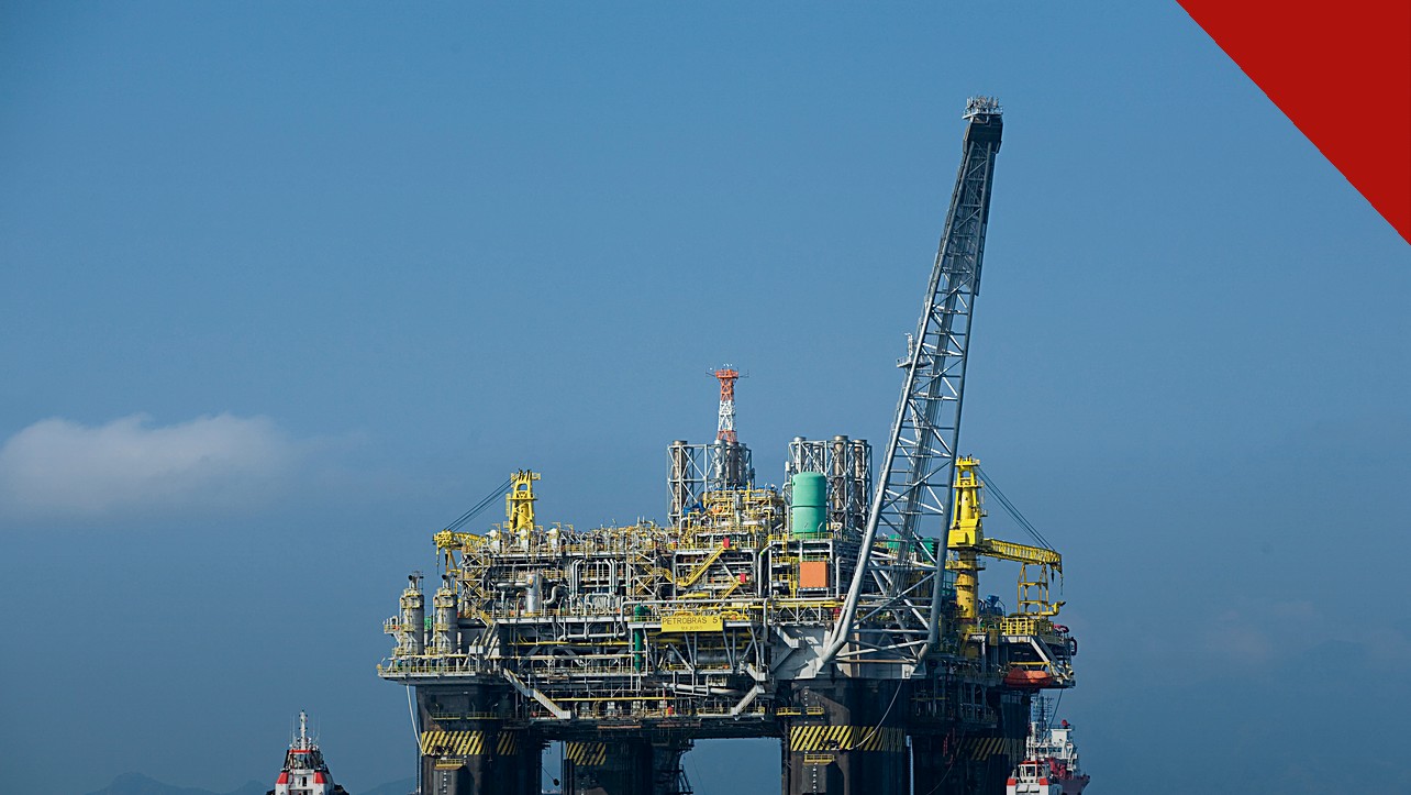 Petrobras anuncia terceira descoberta no Amapá em águas ultraprofundas da Margem Equatorial, e a imagem mostra a plataforma P-51 da Petrobras em foto de arquivo
