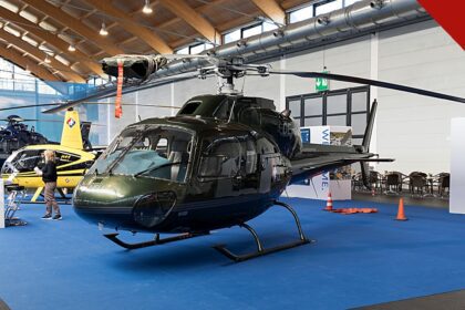 dois helicópteros colidem no ar perto de aeroporto no Oregon, e a imagem mostra um Airbus H125, um dos modelos envolvidos na colisão, em exposição aeronáutica na Alemanha