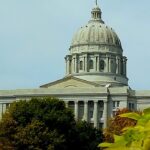 grupos antiaborto testam estratégias opostas em Missouri e Virgínia diante das votações de novembro nos Estados Unidos, e a imagem mostra o Capitólio do Estado do Missouri, em Jefferson City, em foto de arquivo