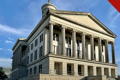 Christa Pike relata dor após sobreviver à execução no Tennessee, e a imagem mostra o Capitólio do Tennessee, em Nashville, o estado onde a tentativa de execução ocorreu e onde a pena dela segue em disputa judicial