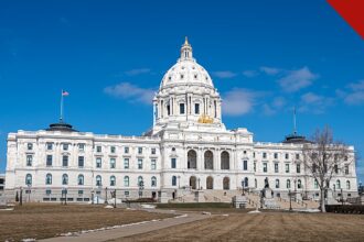 James O'Keefe reage a acusações criminais em Minnesota, e a imagem mostra o Capitólio Estadual de Minnesota, em Saint Paul, o estado onde as acusações de voto ilegal e roubo de identidade foram apresentadas