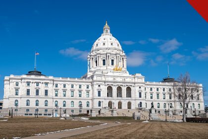 James O'Keefe reage a acusações criminais em Minnesota, e a imagem mostra o Capitólio Estadual de Minnesota, em Saint Paul, o estado onde as acusações de voto ilegal e roubo de identidade foram apresentadas