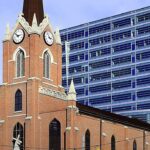 igreja de Ohio pega fogo horas após sinais de arrombamento, e a imagem mostra a fachada de uma igreja de tijolos em Columbus, Ohio, em foto de arquivo, em referência ao templo destruído pelo incêndio na cidade