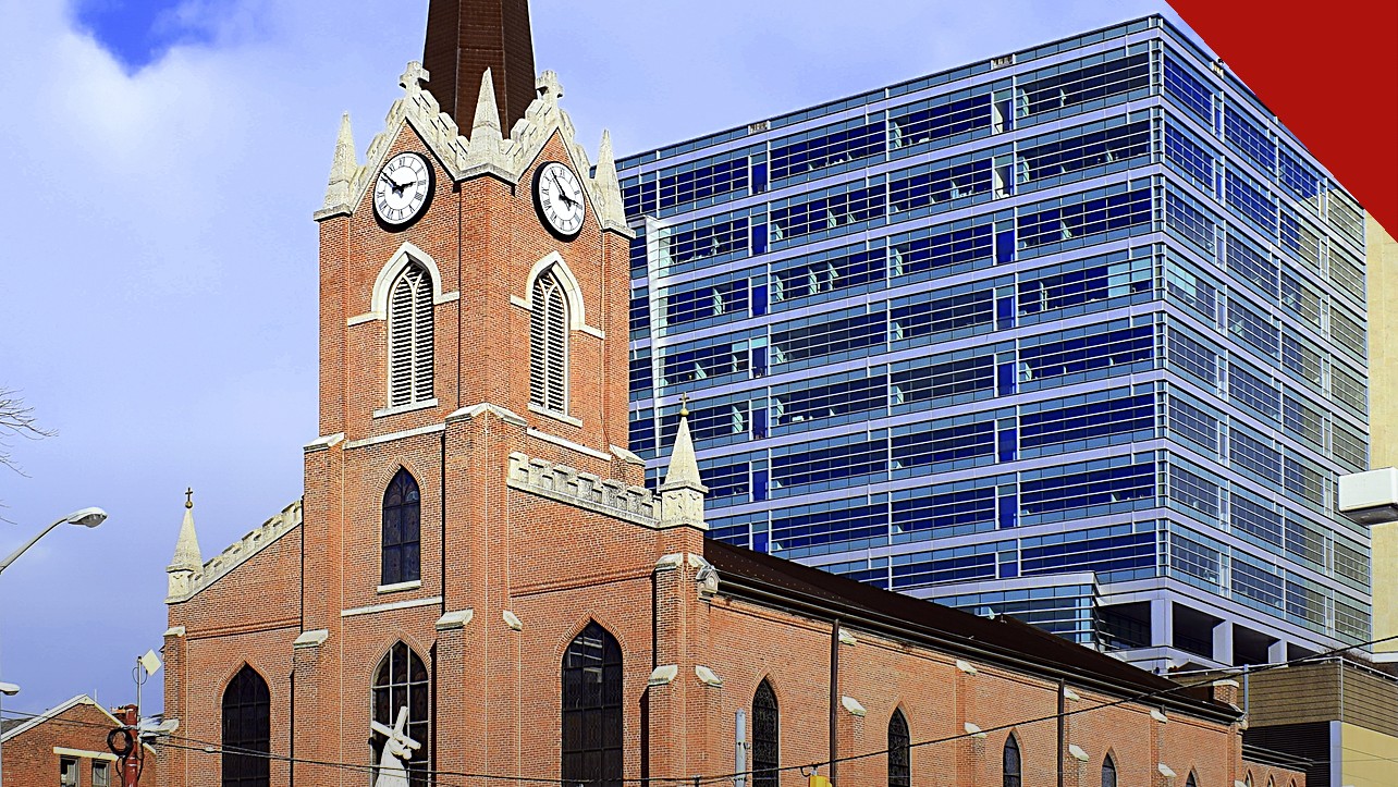 igreja de Ohio pega fogo horas após sinais de arrombamento, e a imagem mostra a fachada de uma igreja de tijolos em Columbus, Ohio, em foto de arquivo, em referência ao templo destruído pelo incêndio na cidade