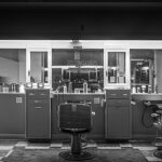 Barbeiro Mirim de 14 anos é morto a tiros em Pernambuco na cidade de Cachoeirinha, no Agreste do estado, e a imagem mostra o interior de uma barbearia, em foto ilustrativa de arquivo