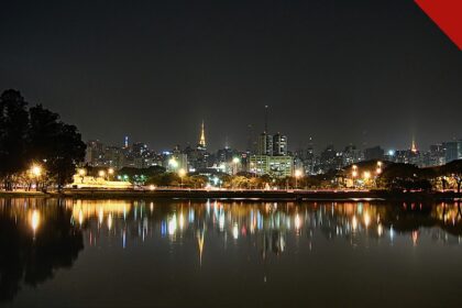 desemprego cai para 5,2% no Brasil no trimestre encerrado em setembro, segundo o IBGE, e a imagem mostra uma vista da cidade de São Paulo, em foto de arquivo