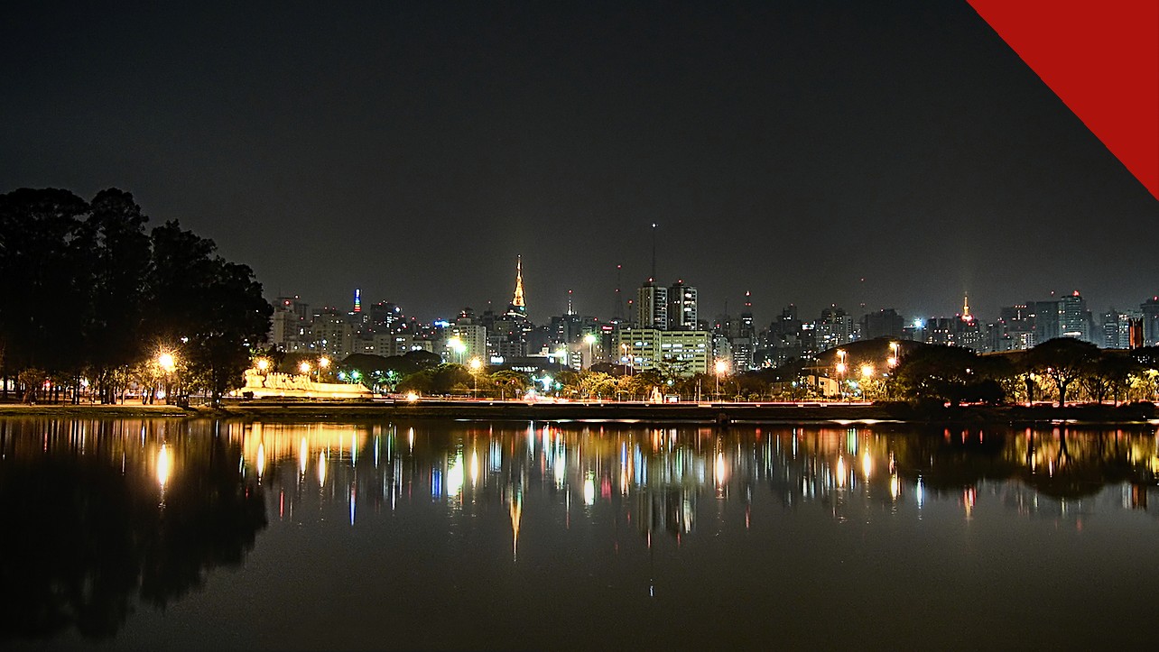 desemprego cai para 5,2% no Brasil no trimestre encerrado em setembro, segundo o IBGE, e a imagem mostra uma vista da cidade de São Paulo, em foto de arquivo