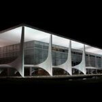 PT amplia ofensiva com pedidos de apreensão de passaportes, e a imagem mostra o Palácio do Planalto, em Brasília, sede do governo federal, em referência à ofensiva judicial de integrantes do PT contra opositores