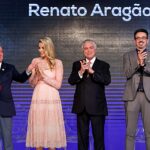 Justiça manda penhorar mansão de Renato Aragão por dívida de IPTU no Rio de Janeiro, e a imagem mostra o humorista Renato Aragão ao receber a Ordem do Mérito Cultural, em foto de arquivo