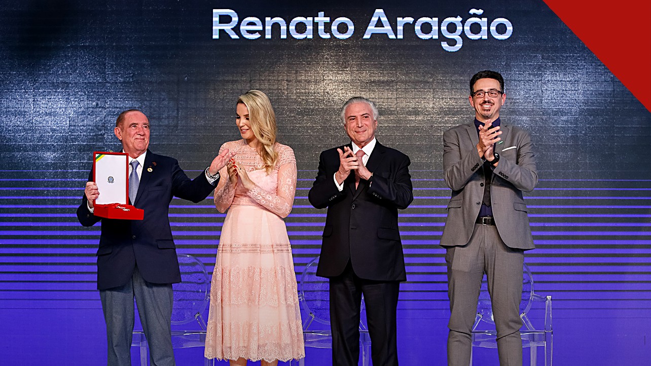 Justiça manda penhorar mansão de Renato Aragão por dívida de IPTU no Rio de Janeiro, e a imagem mostra o humorista Renato Aragão ao receber a Ordem do Mérito Cultural, em foto de arquivo