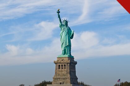 procura por green card dispara após reeleição de Lula entre brasileiros que buscam morar nos Estados Unidos, e a imagem mostra a Estátua da Liberdade, em Nova York, em foto de arquivo