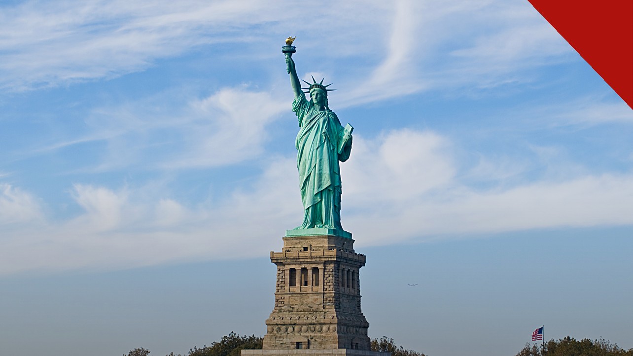 procura por green card dispara após reeleição de Lula entre brasileiros que buscam morar nos Estados Unidos, e a imagem mostra a Estátua da Liberdade, em Nova York, em foto de arquivo