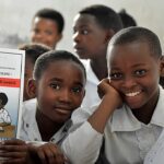 IMB busca professores e profissionais de saúde para missões e também conselheiros, contadores e especialistas em logística para o campo missionário, e a imagem mostra uma sala de aula com crianças em Goma, no Congo, em foto de arquivo