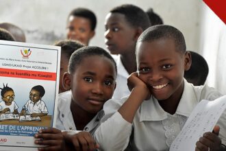 IMB busca professores e profissionais de saúde para missões e também conselheiros, contadores e especialistas em logística para o campo missionário, e a imagem mostra uma sala de aula com crianças em Goma, no Congo, em foto de arquivo