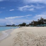 Savannah Chrisley se casou em segredo nas Ilhas Cayman com Jason Galanis em julho, segundo registros repercutidos pela imprensa americana, e a imagem mostra a praia Seven Mile Beach, em Grand Cayman, em foto de arquivo