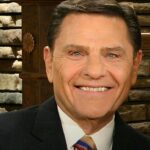 família de Kenneth Copeland fala sobre sucessão no ministério, e a imagem mostra Kenneth Copeland em retrato de arquivo de 2011, o fundador do ministério cuja sucessão foi tema da entrevista da família