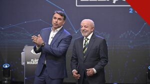 Lula pede anulação da candidatura de Flávio: o presidente e o senador Flávio Bolsonaro lado a lado durante debate do segundo turno