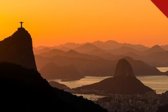 primeiros missionários protestantes no Brasil foram martirizados, e a imagem mostra a Baía de Guanabara, no Rio de Janeiro, onde a colônia da França Antártica foi fundada em 1555 e onde os missionários calvinistas chegaram em 1557