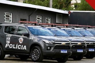 roubos caem 22% em São Paulo e atingem o menor índice para setembro desde 2001, segundo a SSP, e a imagem mostra viaturas da Polícia Militar paulista, em foto ilustrativa de arquivo