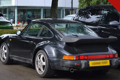 Fernando Sastre é condenado a 17 anos de prisão: Porsche 911 preto estacionado, modelo do carro envolvido no acidente que matou Orlando da Silva Viana em São Paulo