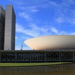 PEC da Segurança Pública será votada no Senado: vista do Congresso Nacional, em Brasília, com as torres e a cúpula do Senado Federal sob céu azul