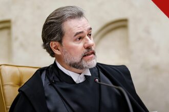 Toffoli rejeita pedido de Filipe Martins para o semiaberto, e a imagem mostra o ministro Dias Toffoli, do Supremo Tribunal Federal, o relator que negou a progressão de regime ao ex-assessor de Bolsonaro
