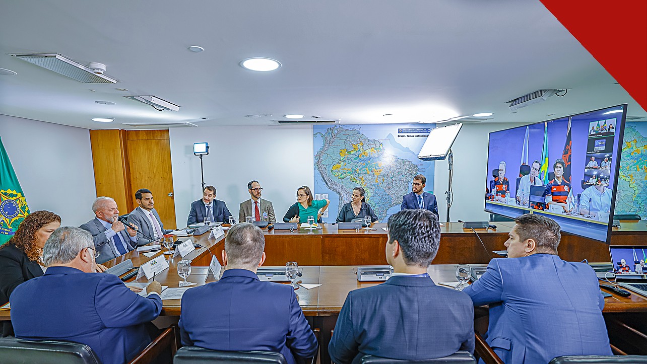 Lula deve indicar Messias ao STF com apoio de Alcolumbre, e a imagem mostra Jorge Messias em reunião de governo, o advogado-geral da União que deve ser indicado à vaga de Barroso no Supremo