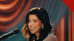 Rachel Novaes reúne Baruk e Júlio Filho: a cantora ao piano na gravação do projeto de 25 anos de ministério, em foto da Musile Records