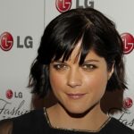 Selma Blair pede desculpas em vídeo após prisão em voo publicado no Instagram nesta sexta-feira, e a imagem mostra a atriz Selma Blair em foto de arquivo