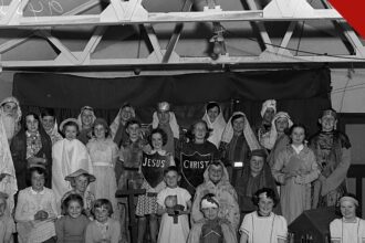 APEC abre treinamento gratuito para evangelização infantil de Natal em igrejas de cinco estados, e a imagem mostra crianças de escola dominical em apresentação natalina, em foto ilustrativa de arquivo
