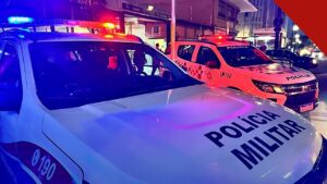 Mulher simula pedido de pizza: viaturas da Polícia Militar de São Paulo em atendimento noturno, em foto de divulgação da PMESP
