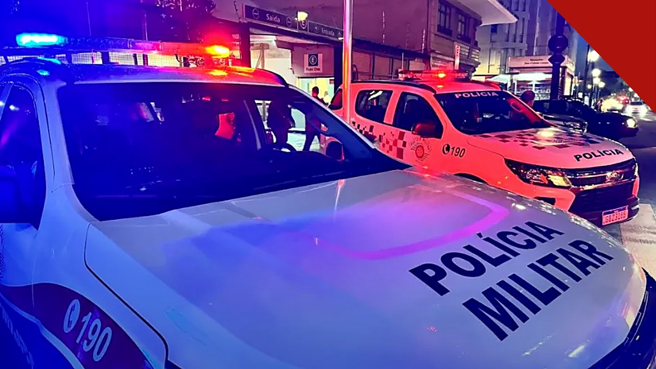 Mulher simula pedido de pizza: viaturas da Polícia Militar de São Paulo em atendimento noturno, em foto de divulgação da PMESP
