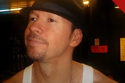 Donnie Wahlberg agradece a Deus: o ator e cantor em foto de arquivo de Helen Krüger, licença CC BY 3.0, via Wikimedia Commons