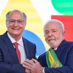 Flávio pede cassação da chapa Lula-Alckmin: Lula e Geraldo Alckmin lado a lado na cerimônia de posse, em foto da Presidência da República