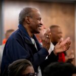 Conferência prepara homens católicos negros: participante aplaude durante o encontro nacional Fr. Chester P. Smith, em Birmingham, no Alabama