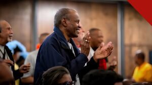 Conferência prepara homens católicos negros: participante aplaude durante o encontro nacional Fr. Chester P. Smith, em Birmingham, no Alabama