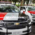 homem morre algemado por policiais em SP: viaturas da Polícia Militar de São Paulo enfileiradas