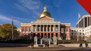 Capitólio estadual de Massachusetts (Massachusetts State House), em Boston, com a cúpula dourada sob céu azul