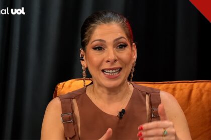Daniela Lima se despede do Pulso Político: a jornalista no estúdio do Canal UOL durante a última edição do programa