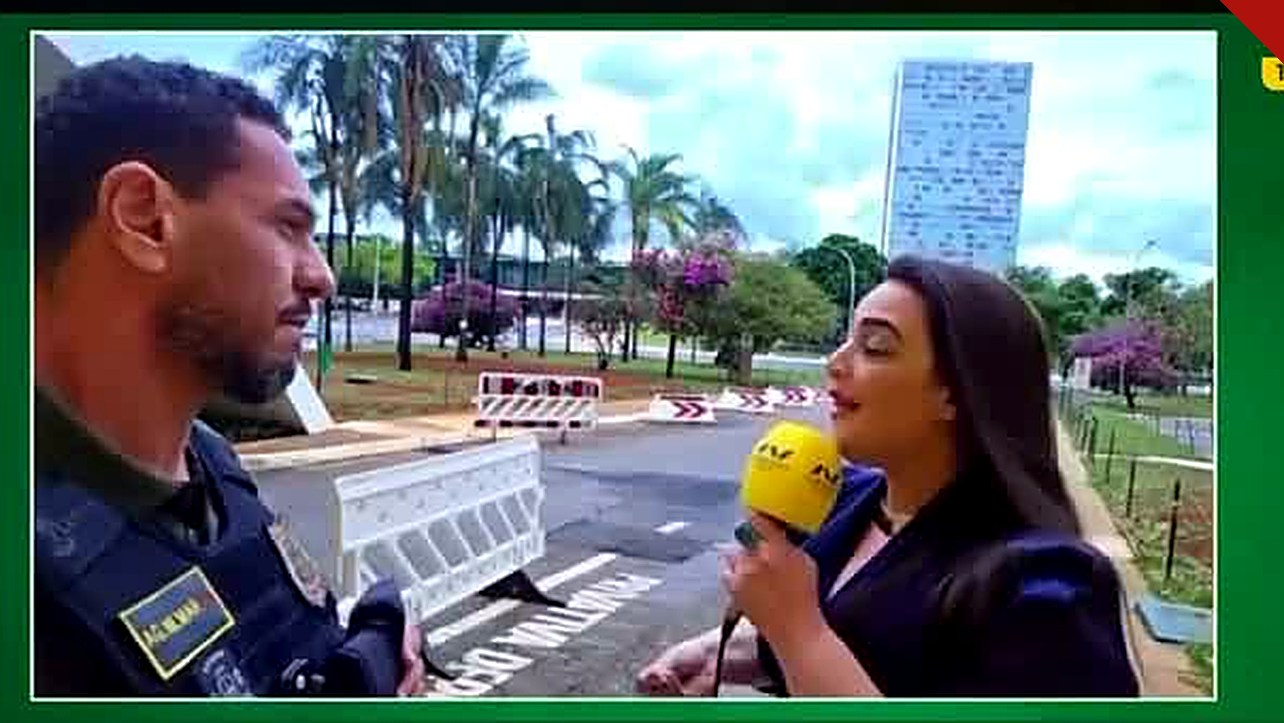 Jornalista abordada ao vivo no Congresso: Déborah Sena, da Auri Verde Brasil, discute com policial legislativo durante transmissão