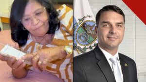 Mãe de Carlinhos Maia apoia Flávio Bolsonaro: Dona Maria segura o celular com o papel da promessa, ao lado da foto oficial do senador Flávio Bolsonaro