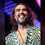 Russell Brand absolvido de uma acusação de atentado ao pudor em Londres: retrato do ator e comediante britânico em evento nos Estados Unidos em 2025