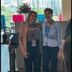 Joyce Meyer no Brasil: pastora posa com liderança brasileira em Tampa, onde anunciou a última cruzada no país, em 2027